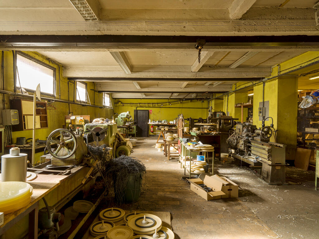 Usine de produits chimiques Poulenc Frères, puis usine d'engrais de la Société Française du Lysol, puis usine de chaudronnerie et usine d'articles en matière plastique (usine d'enceintes de confinement) Ateliers de Technochimie