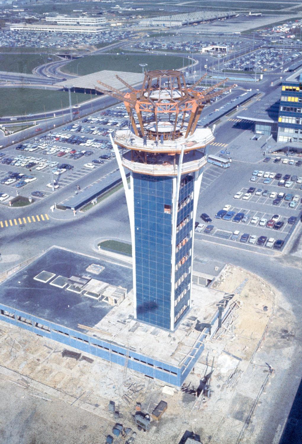 Orly 4 (depuis 2019), Orly-Sud (de 1971 à 2019), Installations terminales (de 1961 à 1971) Aérogare Sud ( de 1954 à 1961)