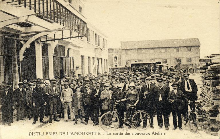 Distillerie Hémard, puis Pernod, actuellement hôtel industriel et immeuble