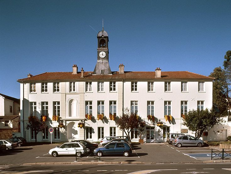 maison de campagne dite château de la Princesse, mairie-école de garçons, actuellement bibliothèque Saint-Exupéry