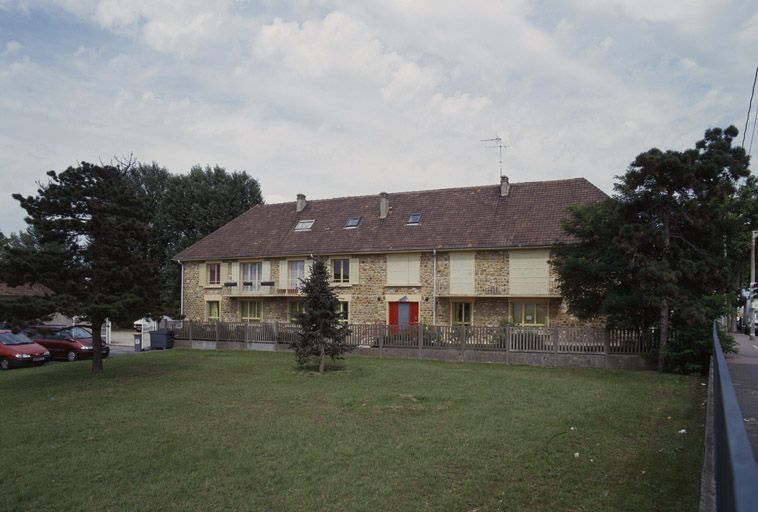 groupe scolaire Jean-Jaurès, actuellement bibliothèque municipale