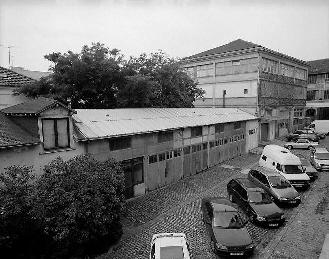 Usine de peausserie (usine de traitement des peaux de lapin) C. et E. Chapal frères et cie, puis Société anonyme des anciens établissements C. et E. Chapal frères et cie, actuellement hôtel industriel, logement et ateliers d'artistes