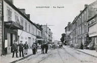 Carte postale ancienne. Vue de la rue Bagnolet. (AD Seine-Saint-Denis)