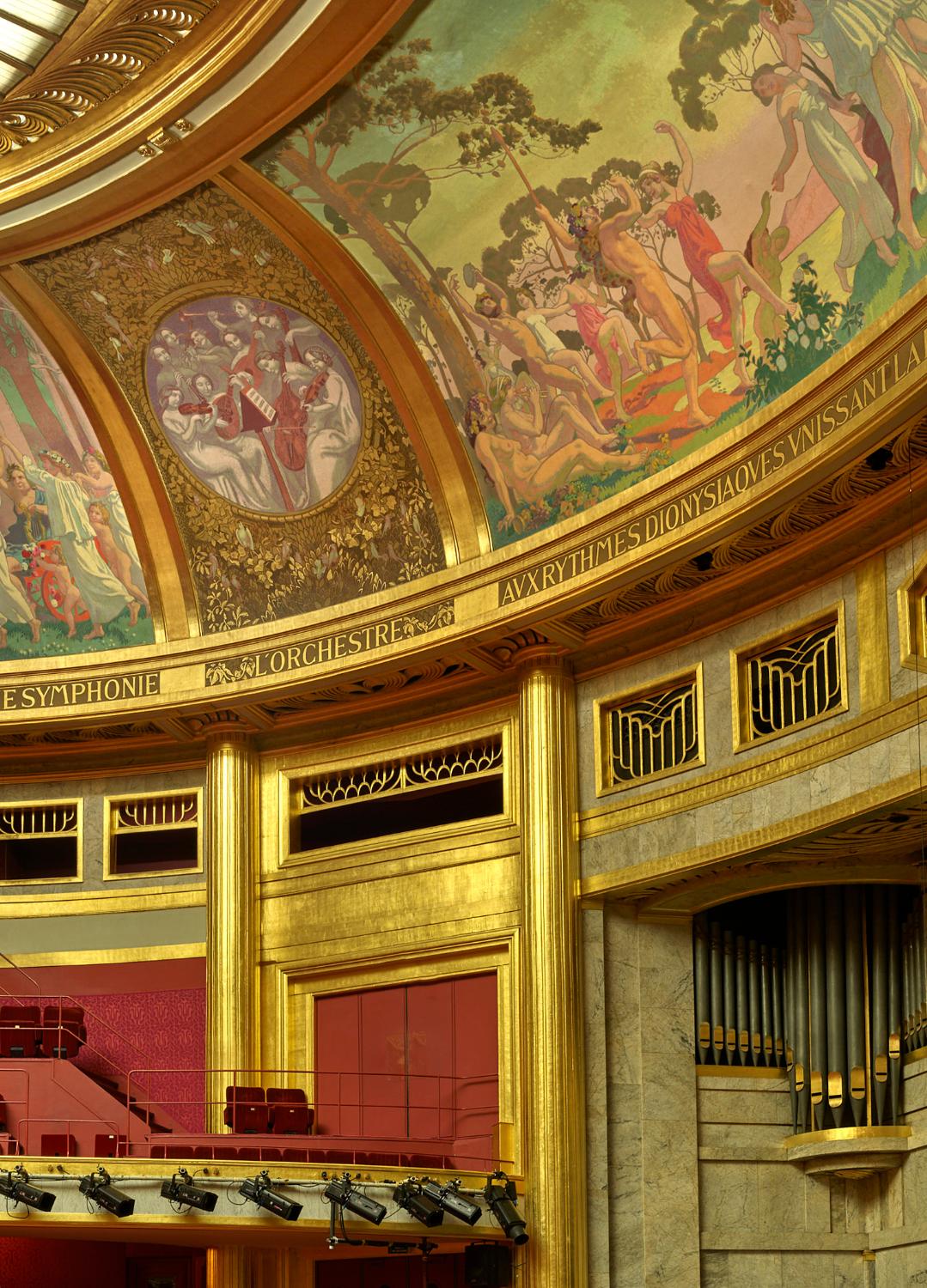 Champs-Élysées (Paris, 8e arrondissement), théâtre des