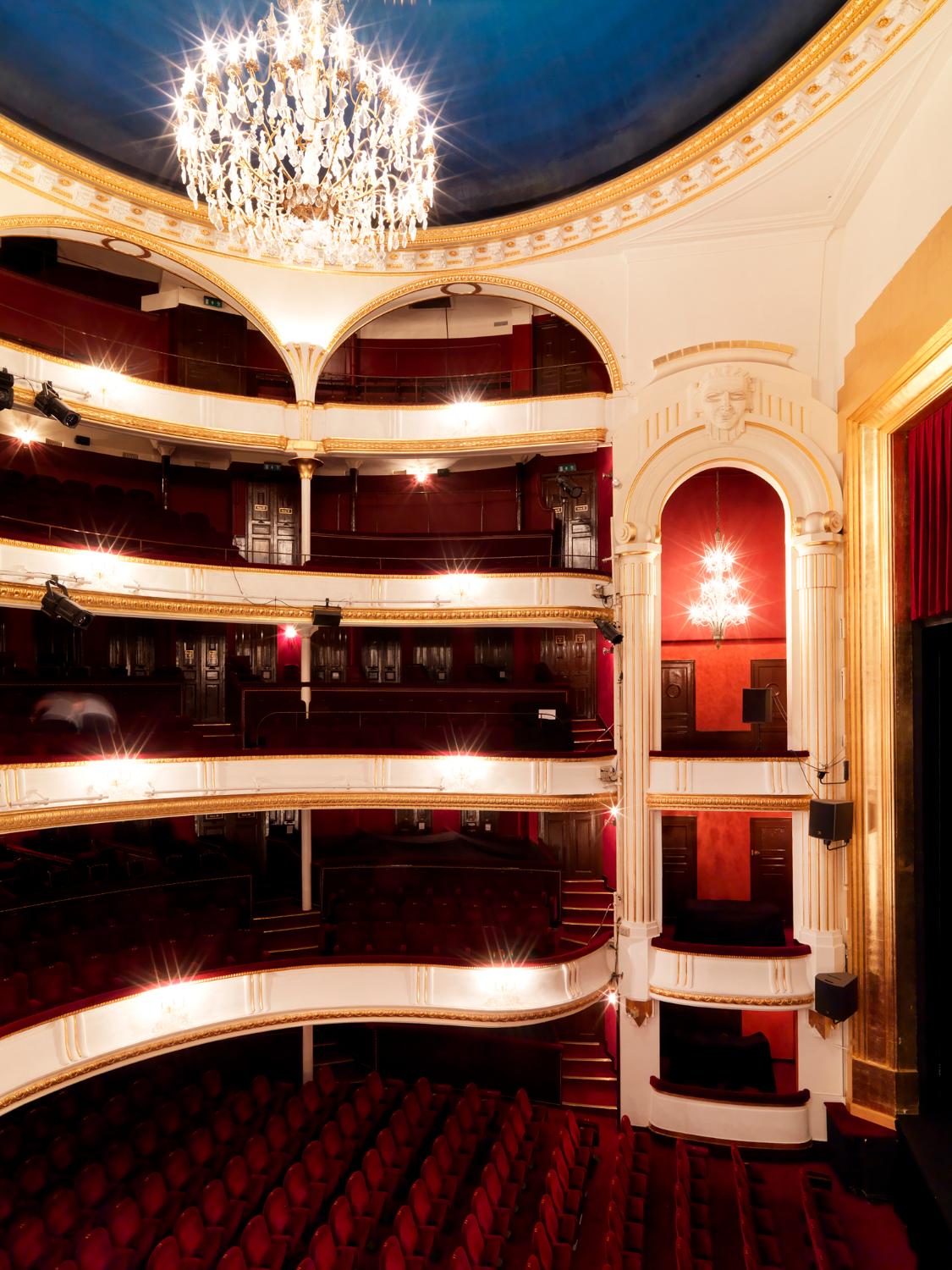 Porte Saint-Martin (10e arrondissement), théâtre de la