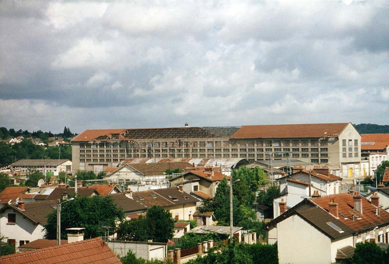Usine de matériel électrique industriel Schneider et Cie, puis Le Matériel Electrique Scheider-Westinghouse (SW), puis Jeumont-Schneider (JS), actuellement ensemble industriel appelé "Espace Technologique et Industriel de Champagne-sur-Seine" (zone ETIC)